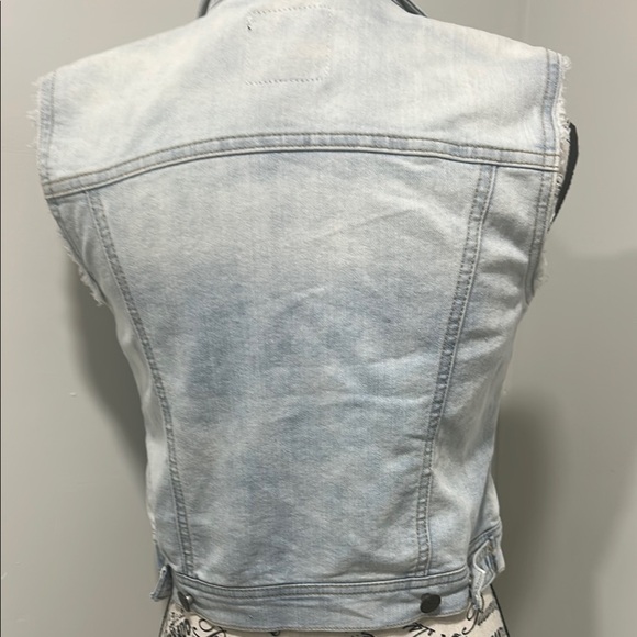 Jessica Simpson Light Wash Cropped Denim Vest Size XS - Picture 10 of 12